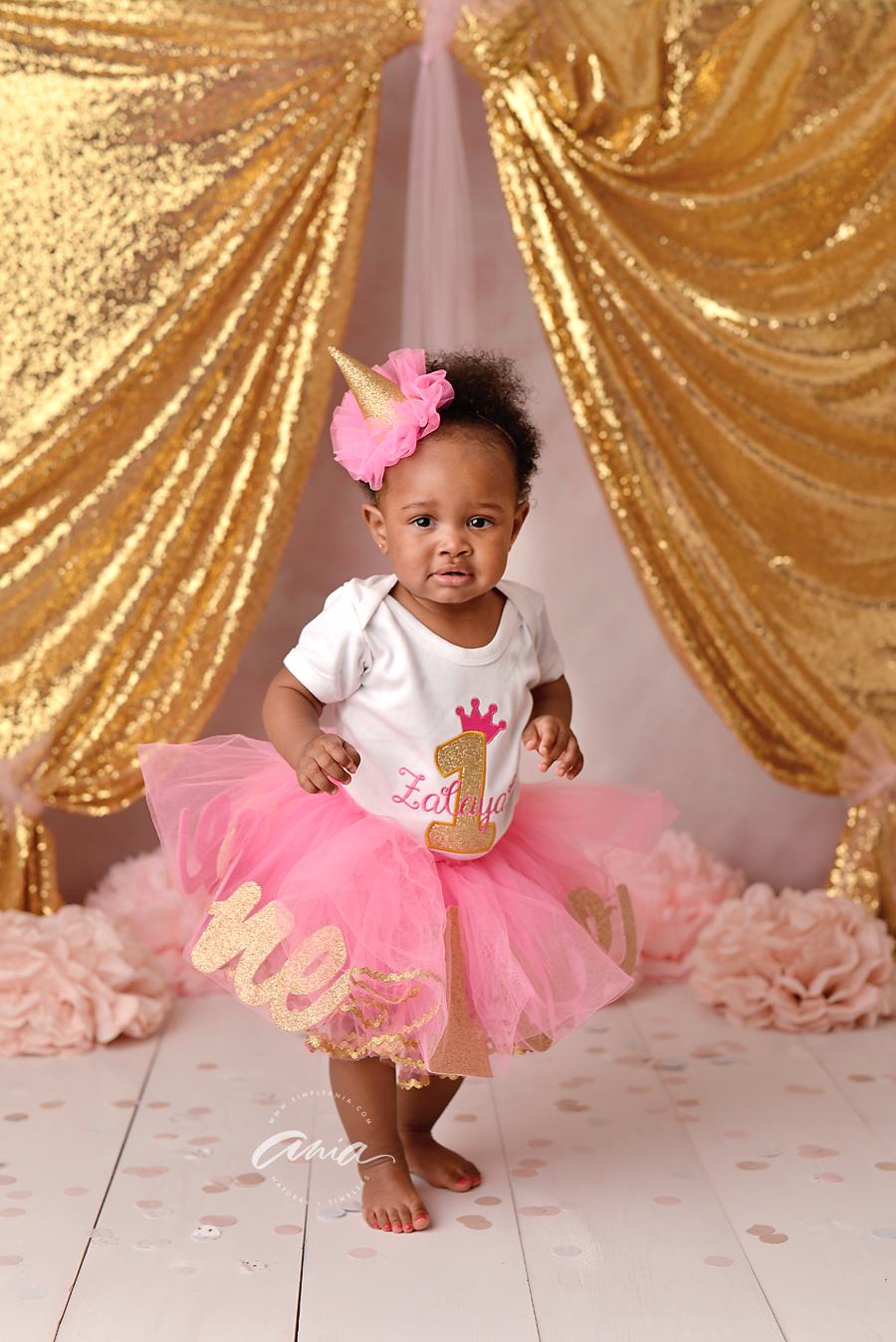 zalayahspinkandgoldprincesscakesmashlakenheathnewbornphotographer